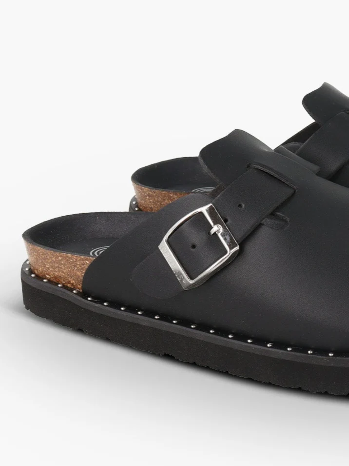 RIVA VEGAN STUDS BLACK