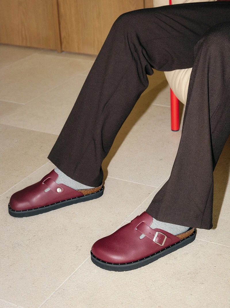 RIVA VEGAN STUDS BURGUNDY