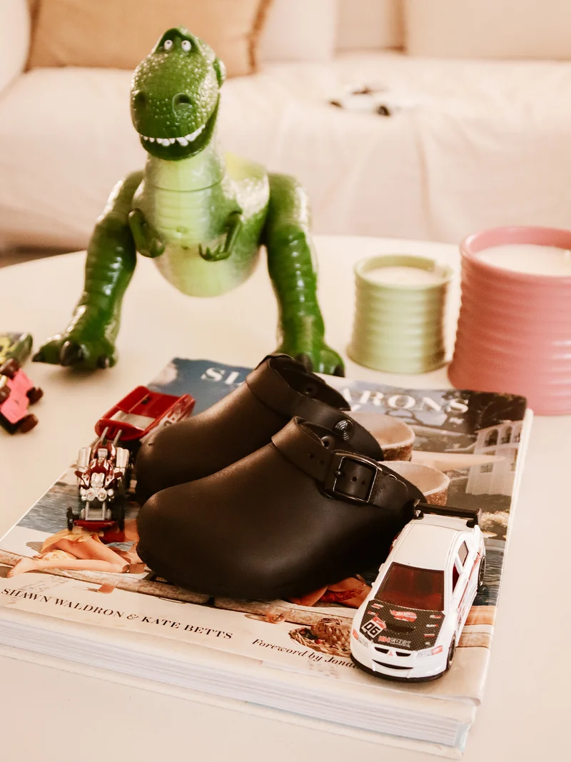 SHETLAND OILED LEATHER BLACK