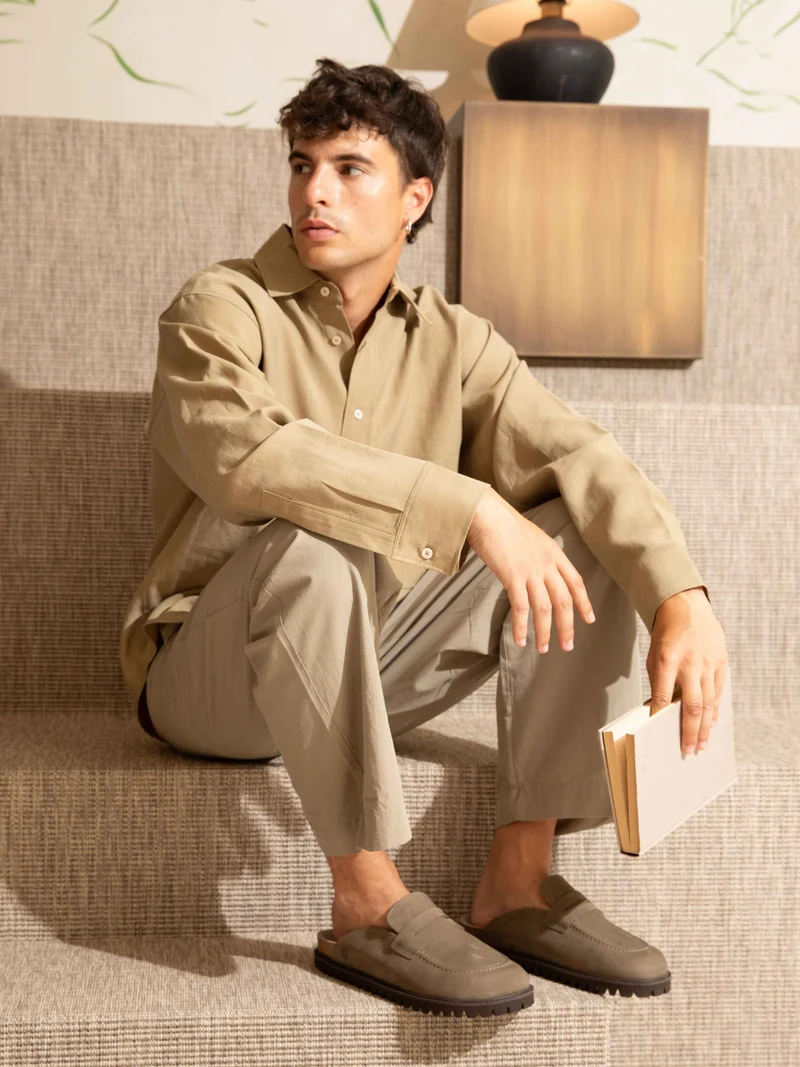 LOIS NUBUCK KAKI MAN