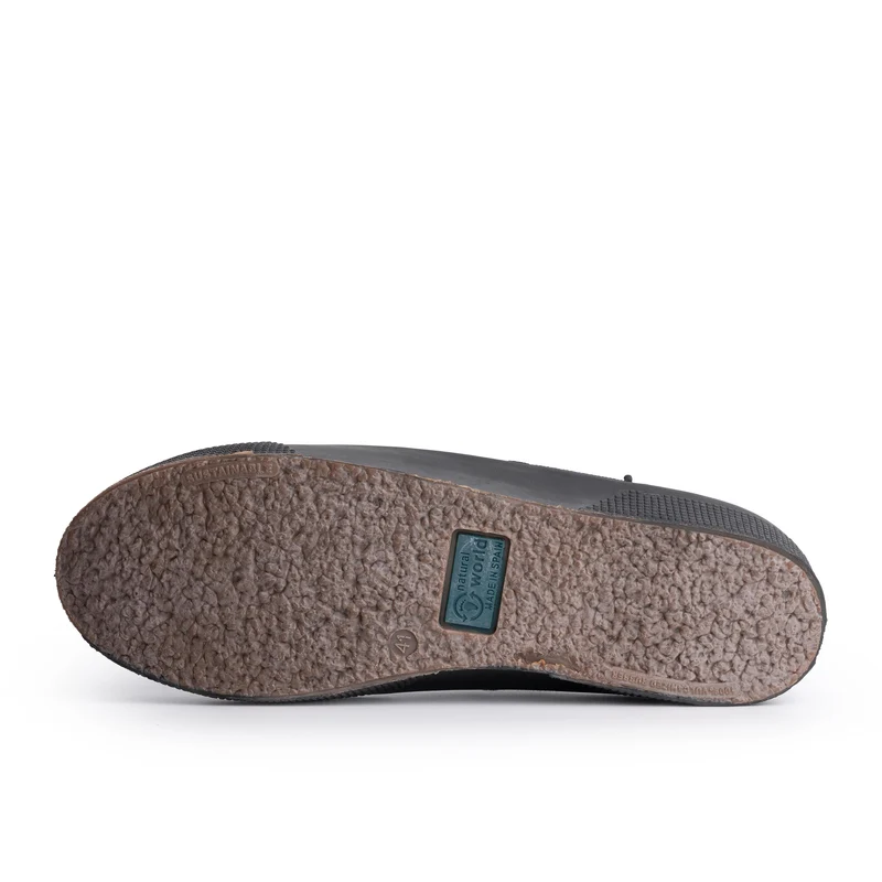 Zapatilla negra 901 Natural World