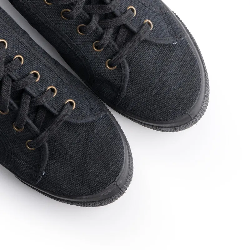Zapatilla negra 901 Natural World