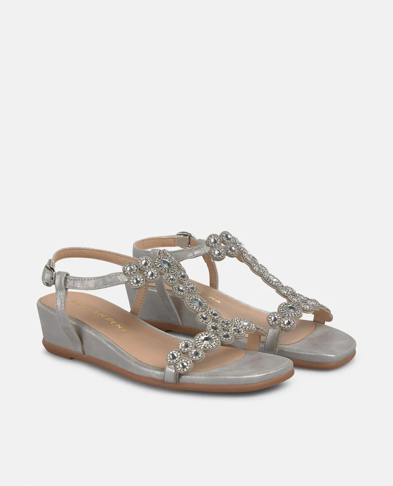 SANDALIA CON TACÓN DETALLES