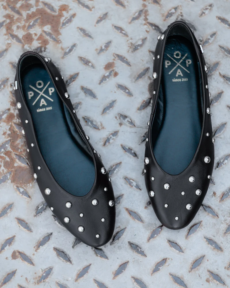 Bailarina de Piel Negra con Tachuelas Etoile