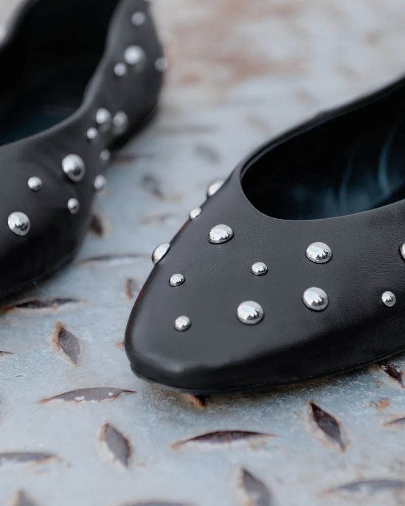 Bailarina de Piel Negra con Tachuelas Etoile