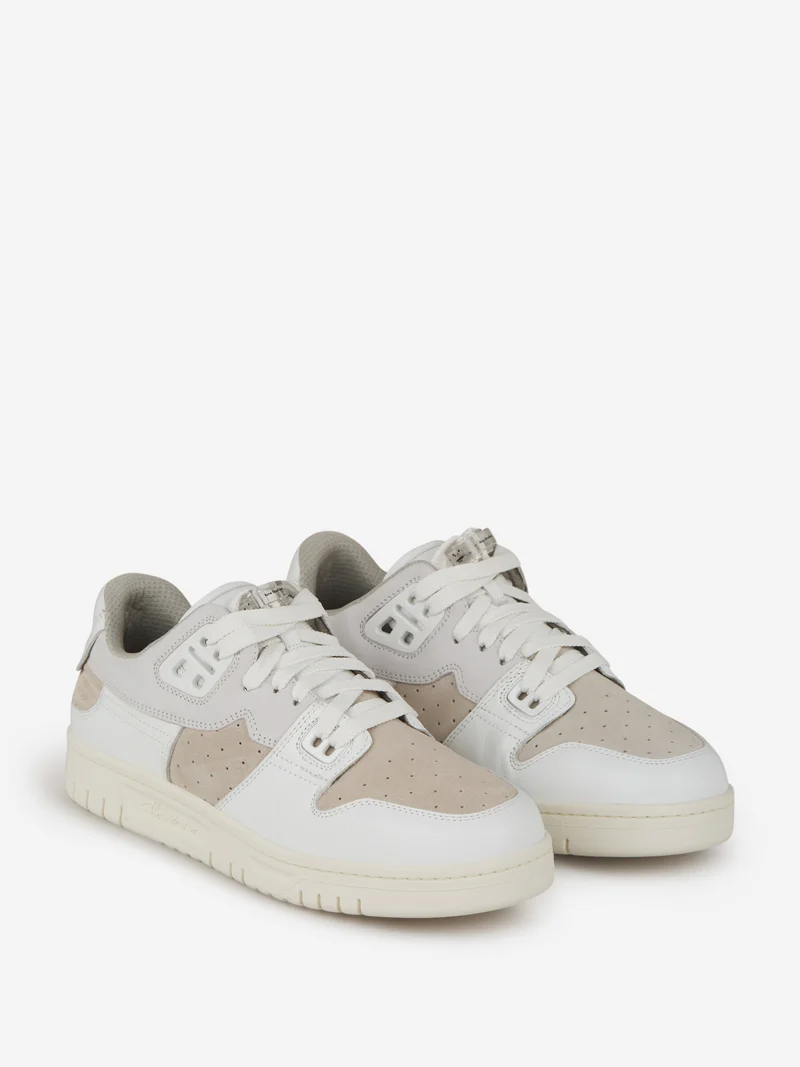 Sneakers Basket
