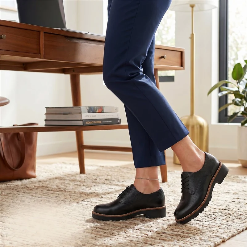 Zapatos Pitillos Blúcher Piel Grabada 11561 Negro