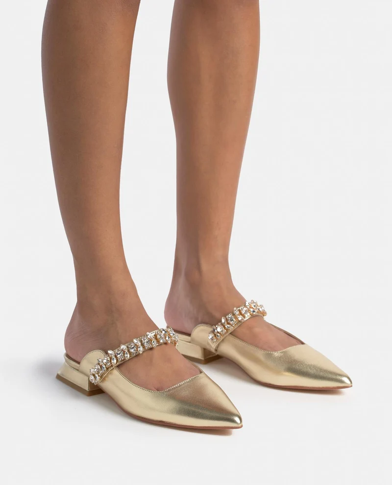 ZAPATO DESTALONADO TIRA PEDRERÍA