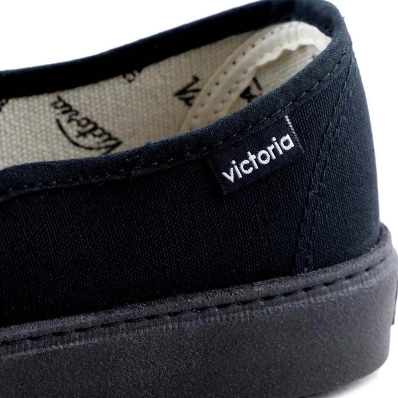 Zapatilla negra 25015 Victoria