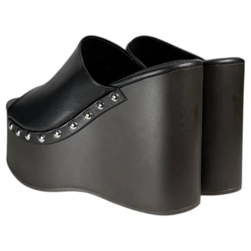 Zuecos Corina Cuña Tachas M6368 Negro