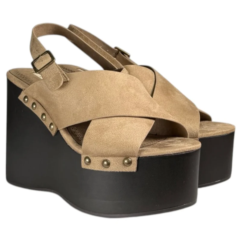 Sandalias Corina Cuña Tachas M6367 Arena