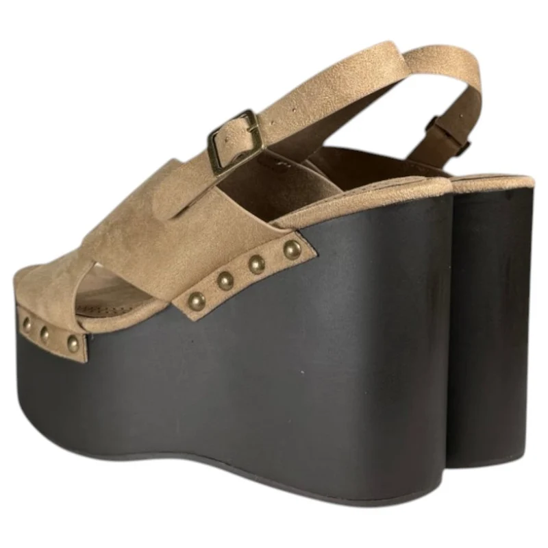 Sandalias Corina Cuña Tachas M6367 Arena
