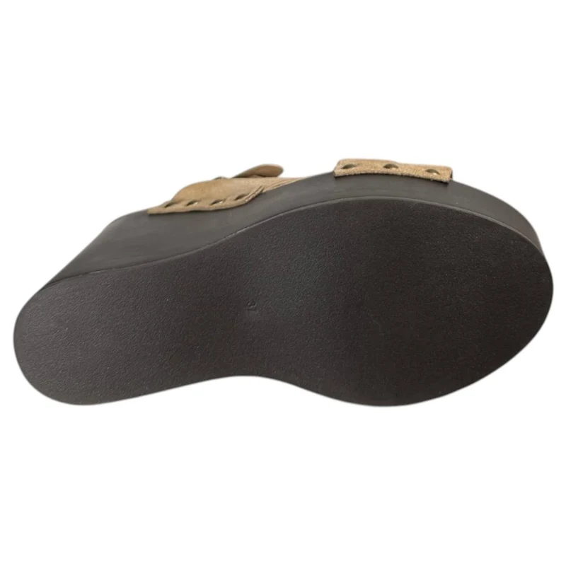Sandalias Corina Cuña Tachas M6367 Arena