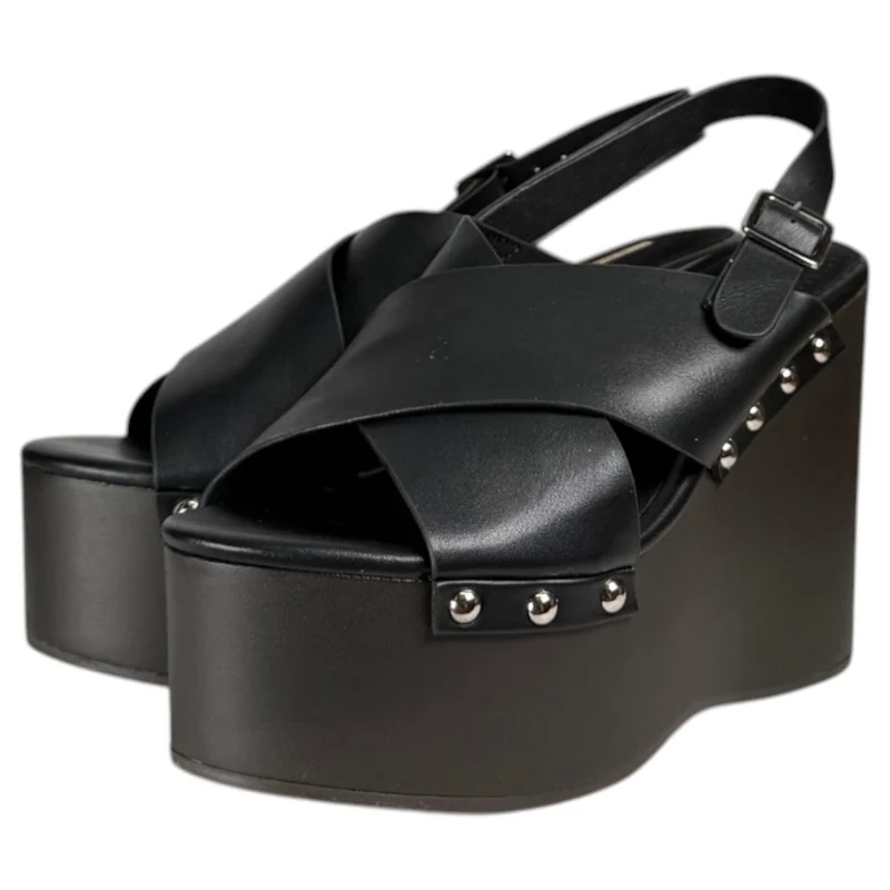 Sandalias Corina Cuña Tachas M6367 Negro
