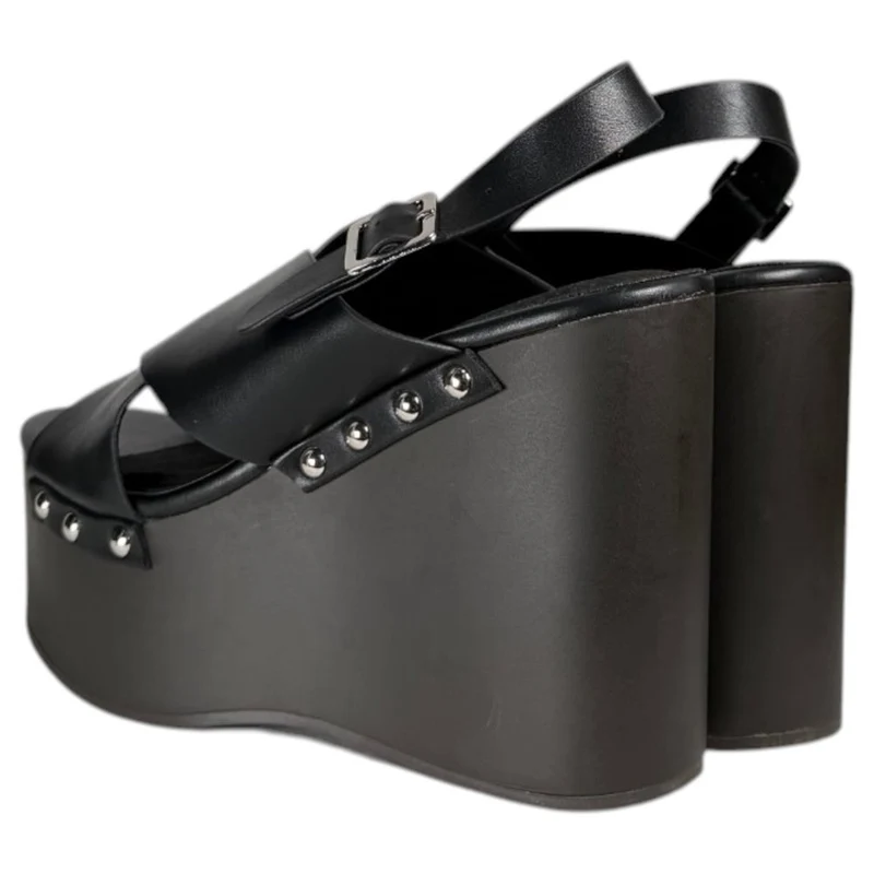 Sandalias Corina Cuña Tachas M6367 Negro