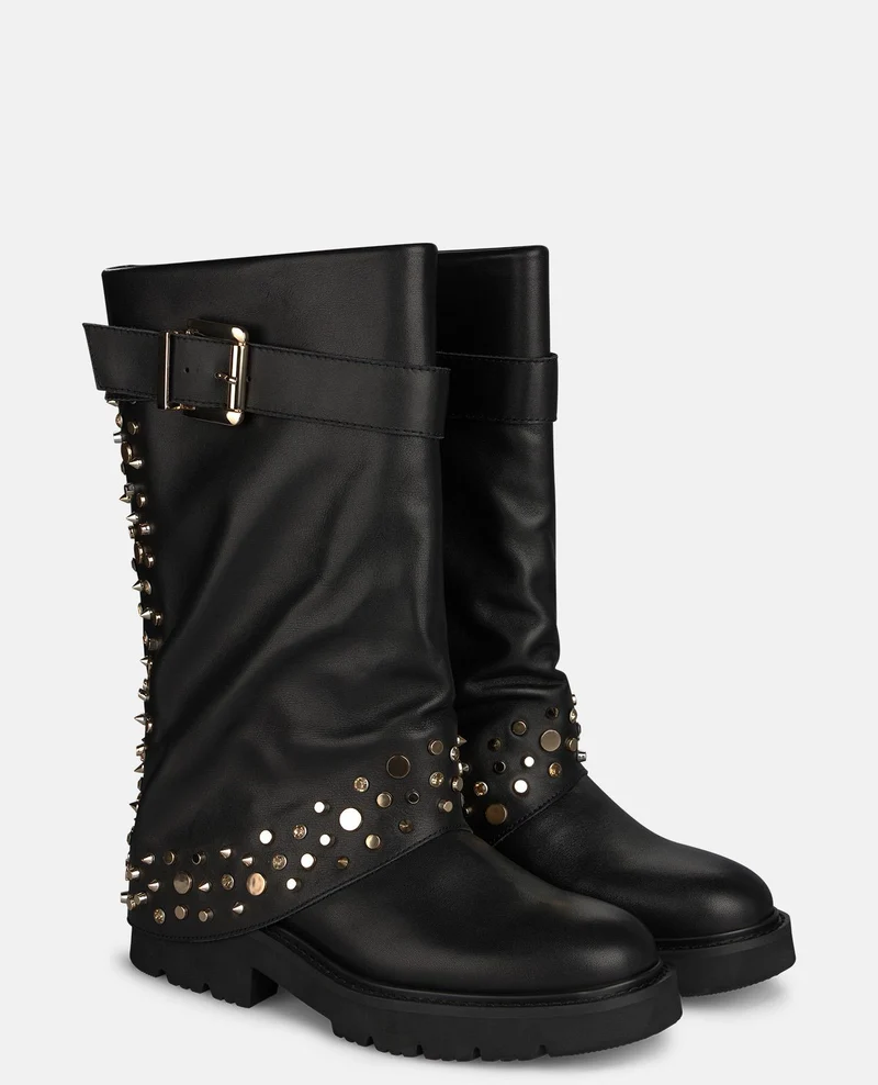 BOTA MILITAR DE NAPA CON TACHAS METÁLICAS