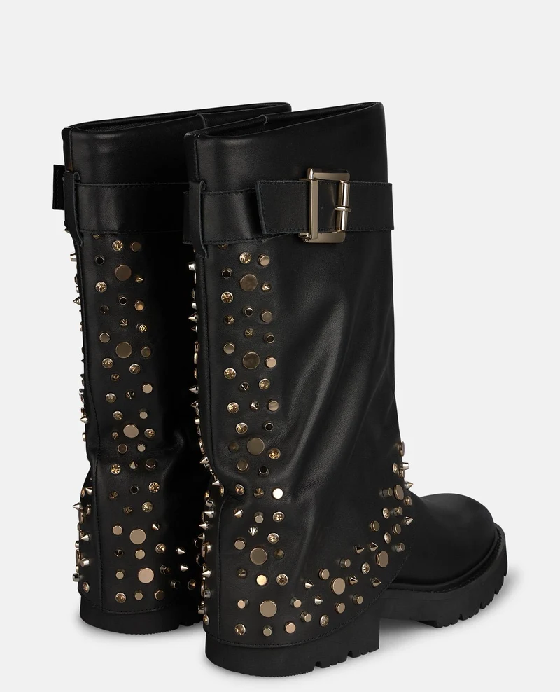 BOTA MILITAR DE NAPA CON TACHAS METÁLICAS