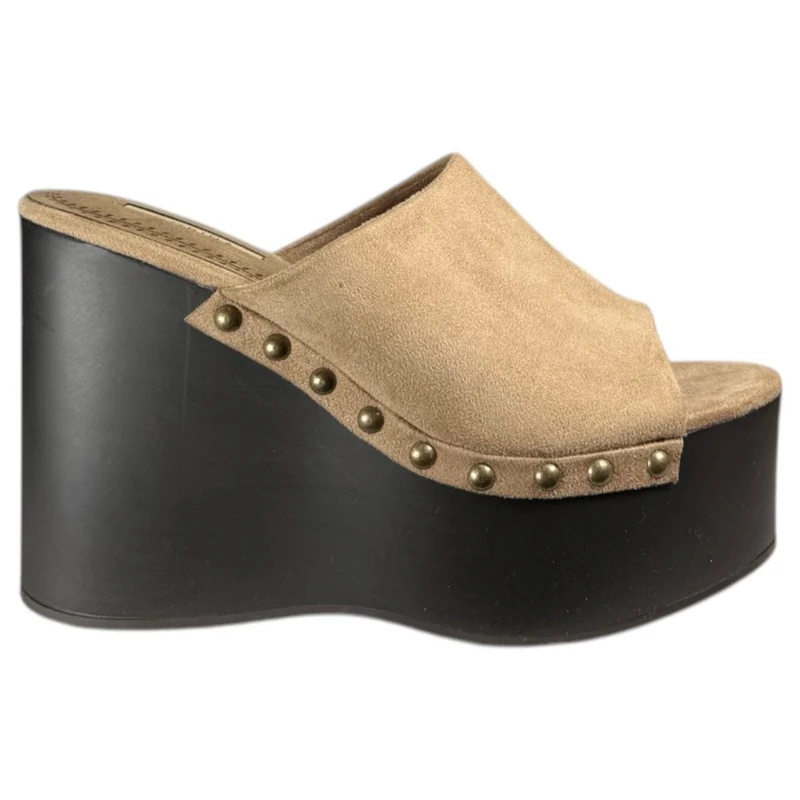 Zuecos Corina Cuña Tachas M6368 Arena