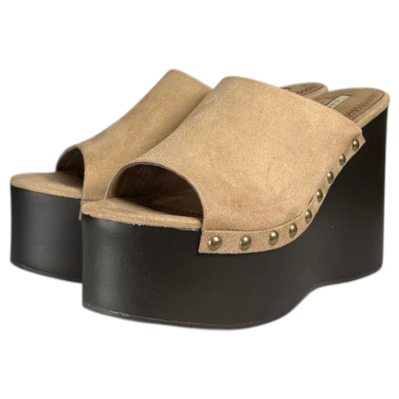 Zuecos Corina Cuña Tachas M6368 Arena