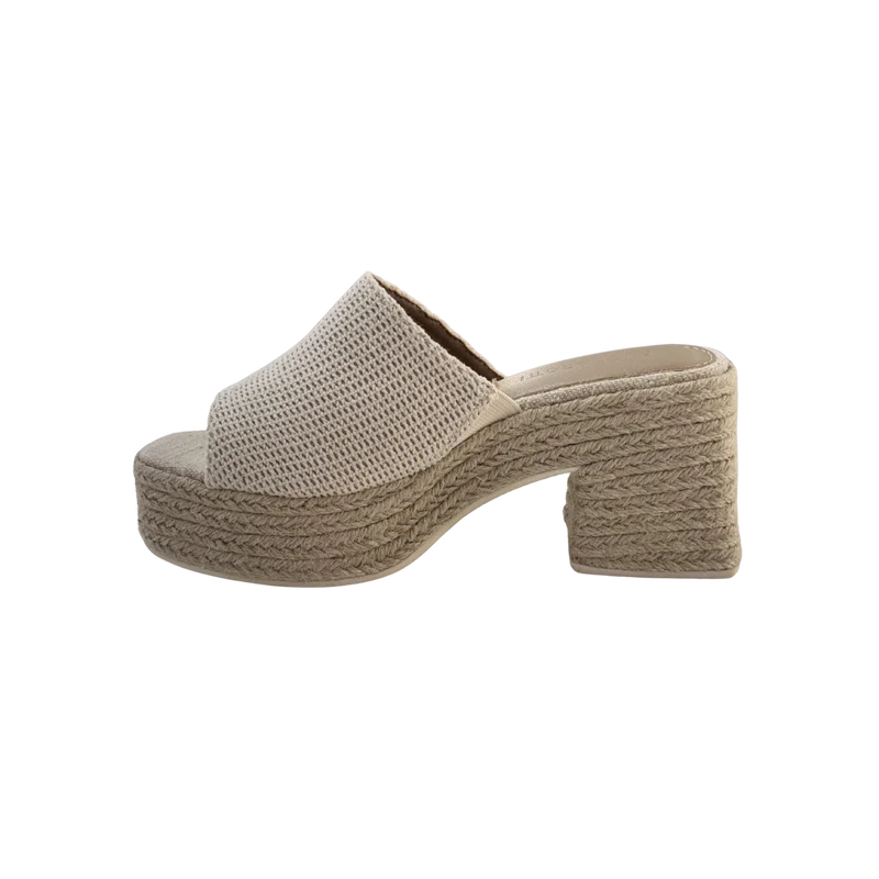 MUJER SANDALIA BEIGE DESTALONADA