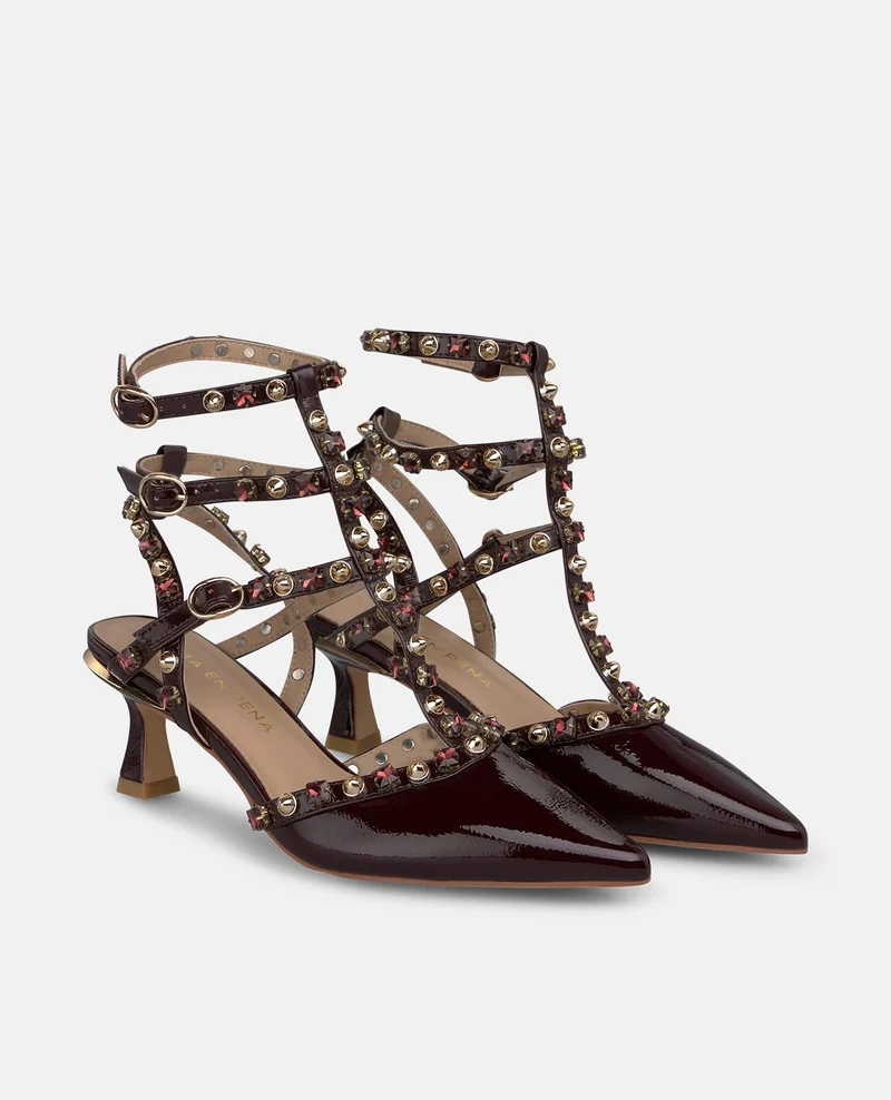 ZAPATO DESTALONADO CHAROL CON HEBILLAS