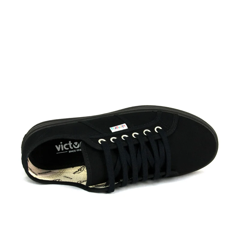 Zapatilla negra 9200 Victoria