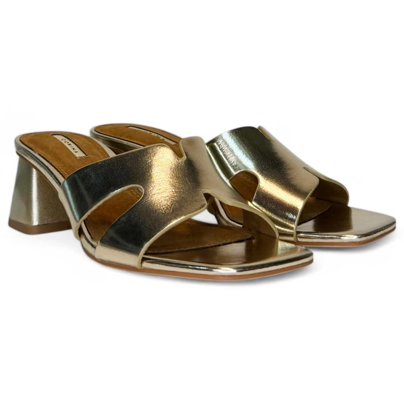 Sandalias Corina Mule Tacón M5370 Oro