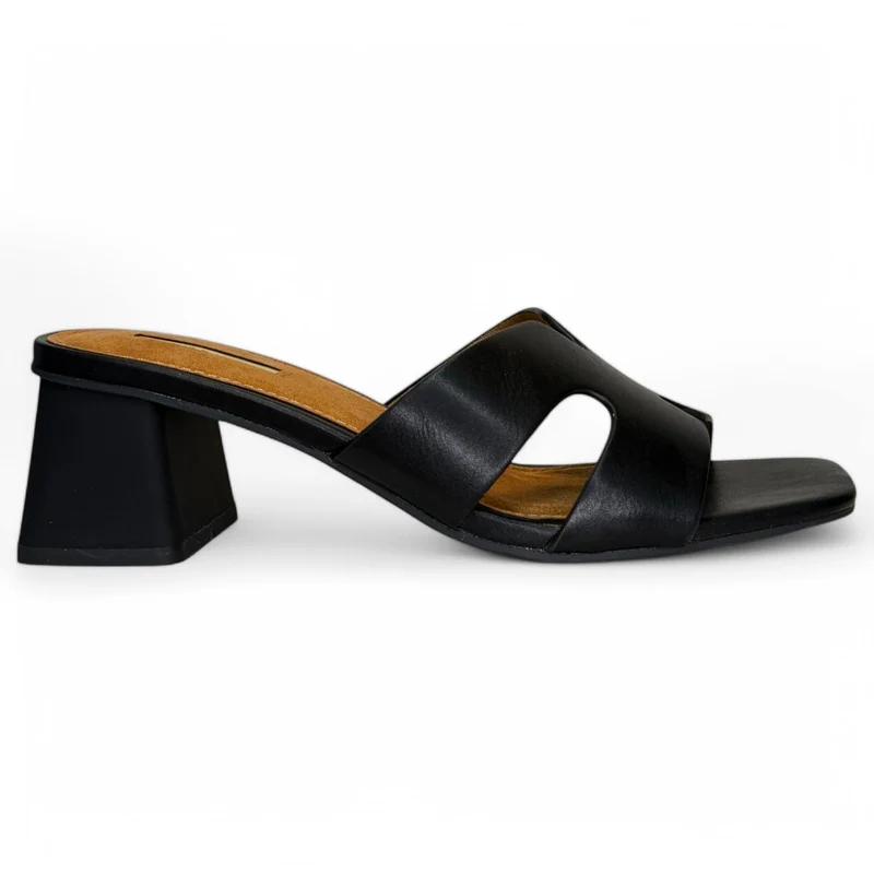 Sandalias Corina Mule Tacón M5370 Negro