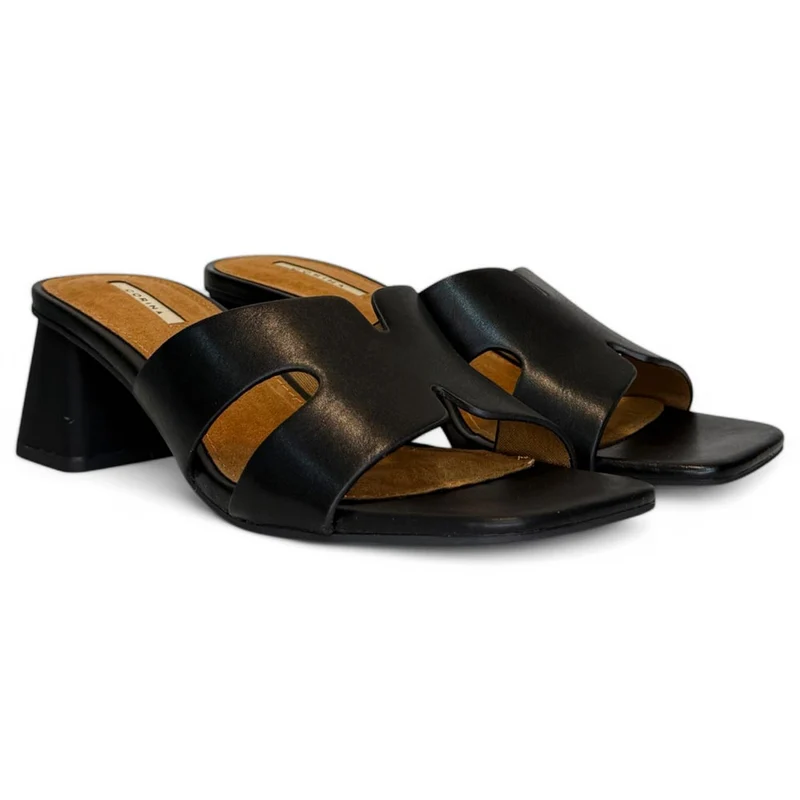 Sandalias Corina Mule Tacón M5370 Negro