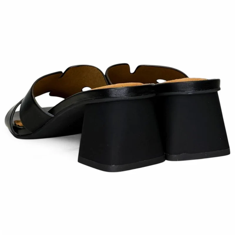 Sandalias Corina Mule Tacón M5370 Negro