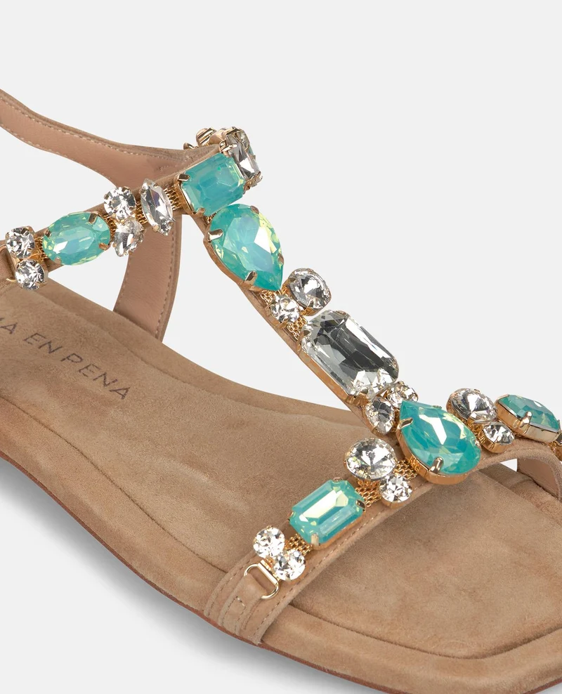 SANDALIA PLANA CON DETALLE PEDRERIA
