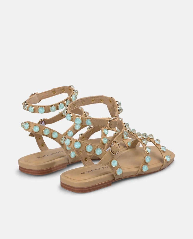 SANDALIA TIRAS TACHUELAS PLANA