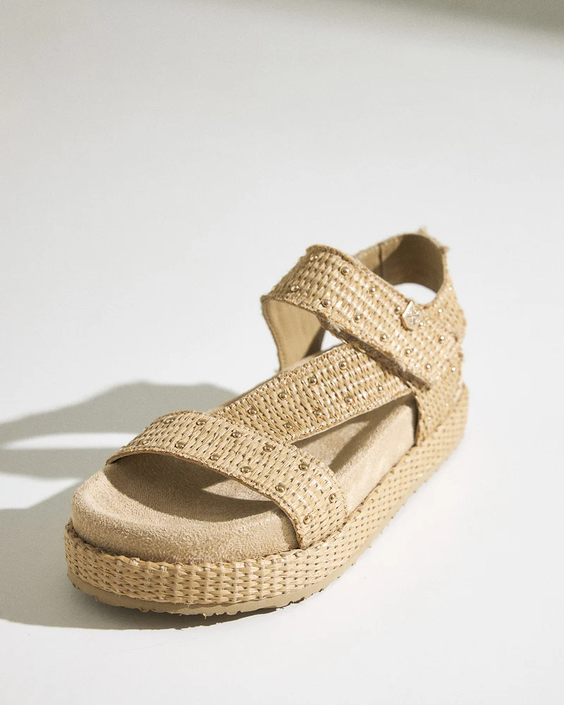 Sandalia Niana Tachuelas Rafia Beige