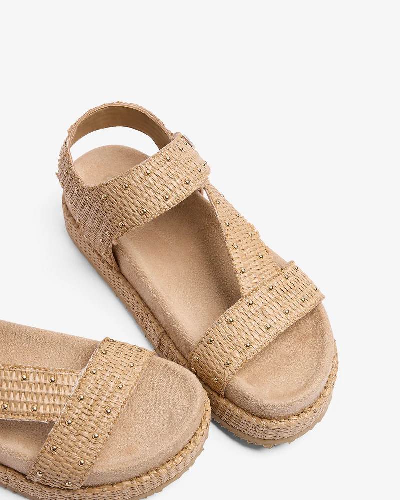 Sandalia Niana Tachuelas Rafia Beige
