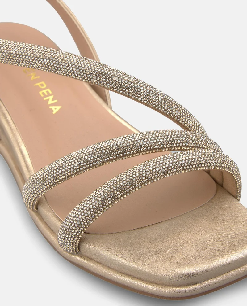SANDALIA CUÑA CON DETALLE TUBULAR