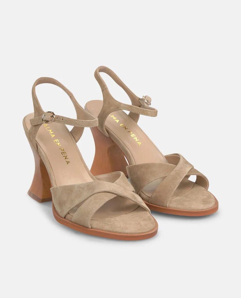 SANDALIA CON TACON DE MADERA