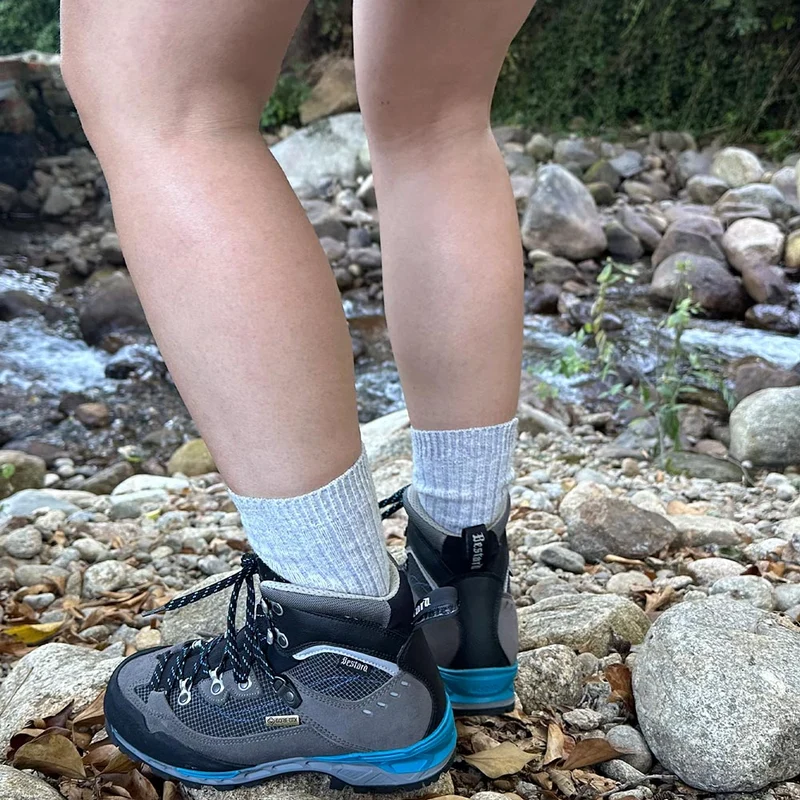 Botas de montaña y trekking Mujer Bestard TR Quantic Lady Gore-Tex 7821 Gris