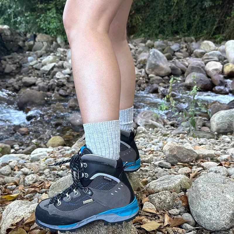 Botas de montaña y trekking Mujer Bestard TR Quantic Lady Gore-Tex 7821 Gris