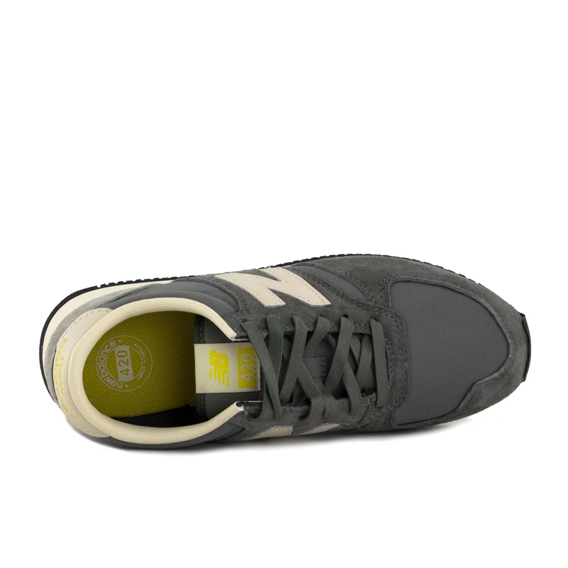 Deportiva gris/beige U420 New Balance