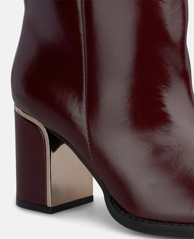 BOTA DE PIEL CON TACÓN