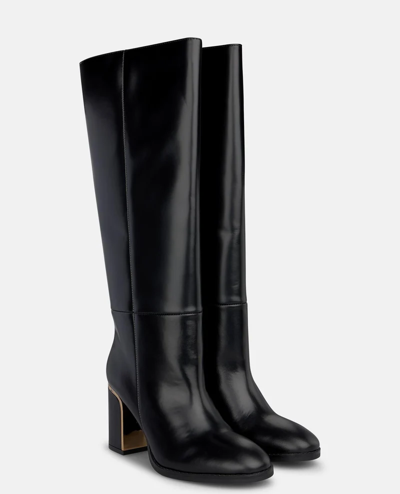 BOTA DE PIEL CON TACÓN