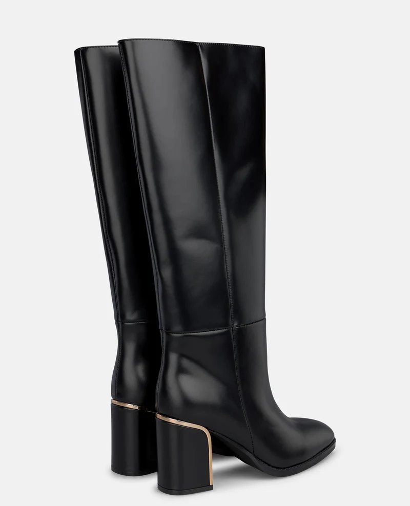 BOTA DE PIEL CON TACÓN