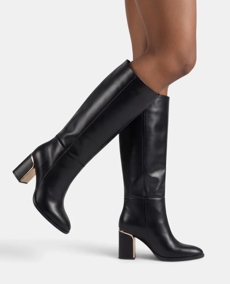 BOTA DE PIEL CON TACÓN