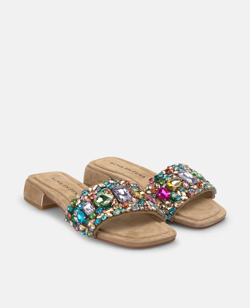 SANDALIA DE TACON BAJA CON DETALLE TIRA ANCHA