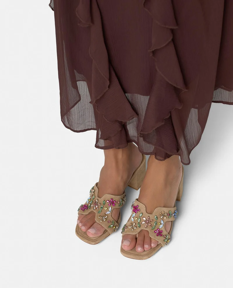 SANDALIA TIRA CRUZADA CON PEDRERIA MULTICOLOR