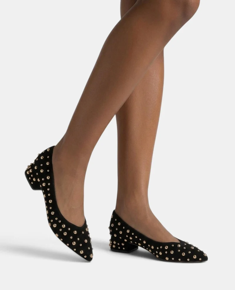 ZAPATO SALÓN ANTE CON TACHAS CIRCULARES