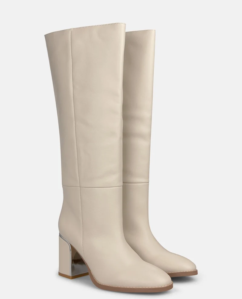 BOTA DE PIEL CON TACÓN