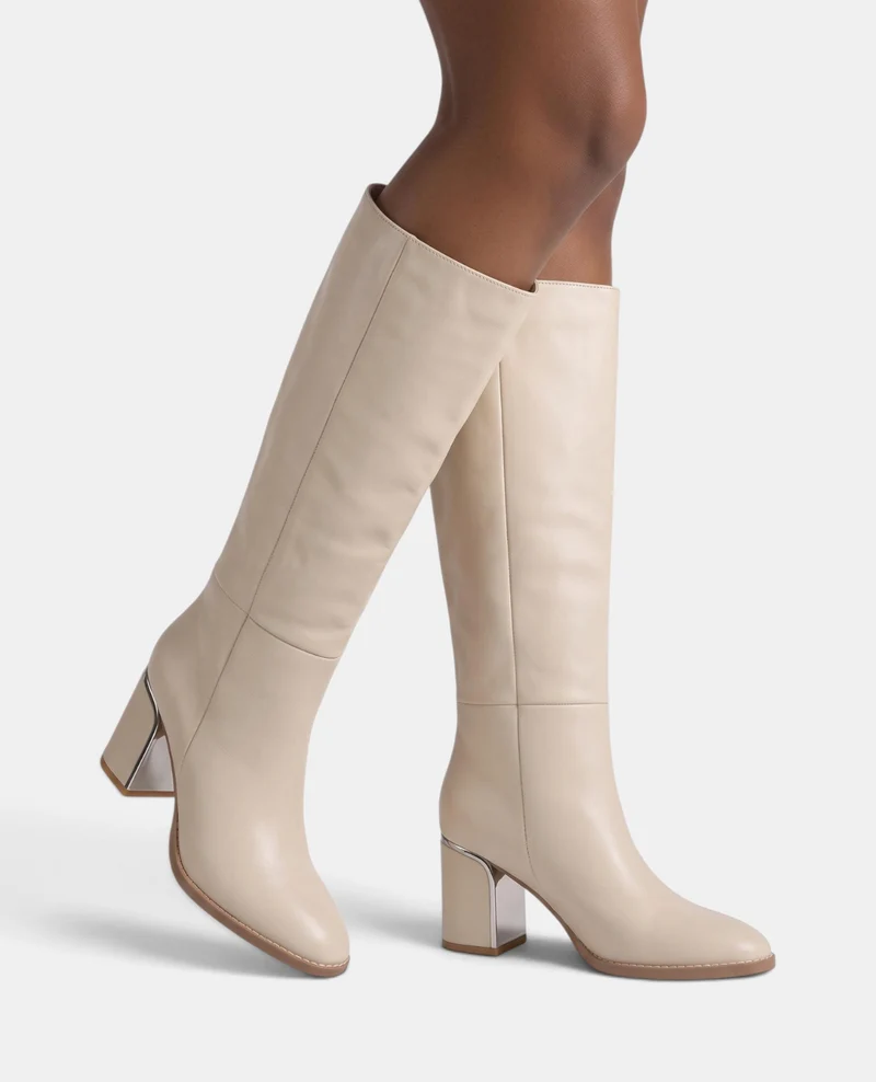BOTA DE PIEL CON TACÓN