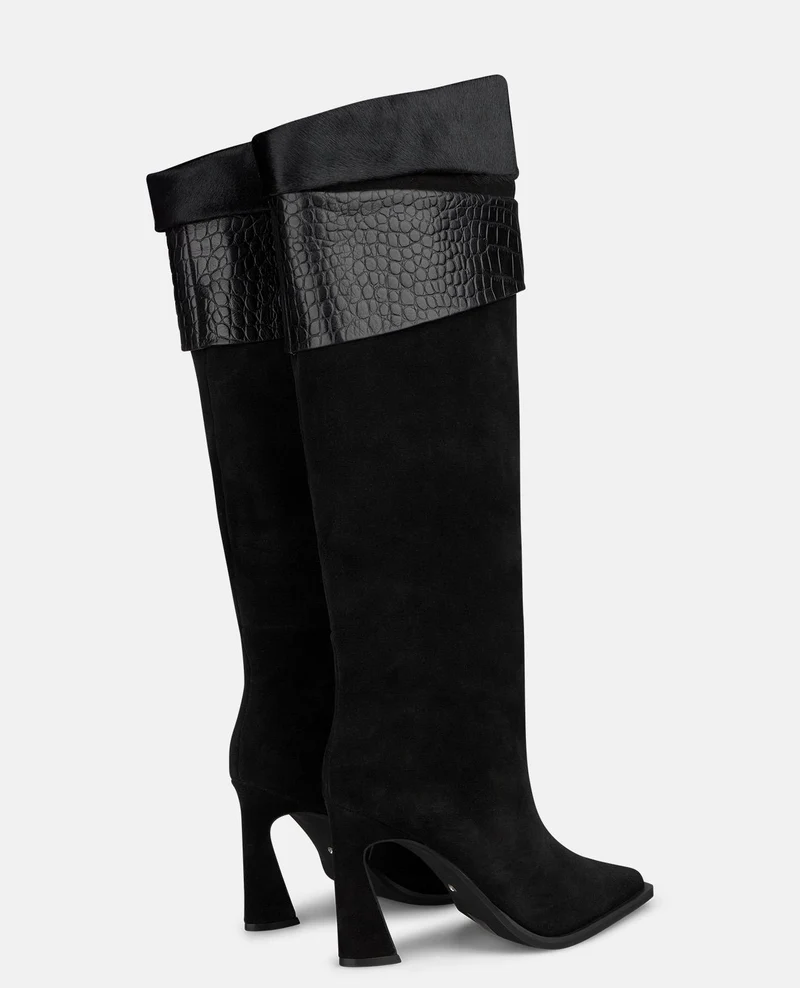 BOTA DE PIEL CON DETALLE ANIMAL PRINT