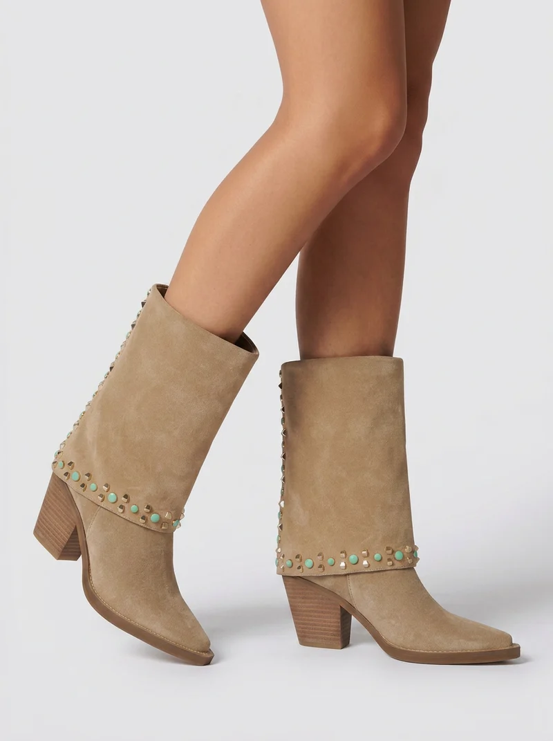 BOTA COWBOY DE ANTE CON PEDRERÍA Y TACHAS